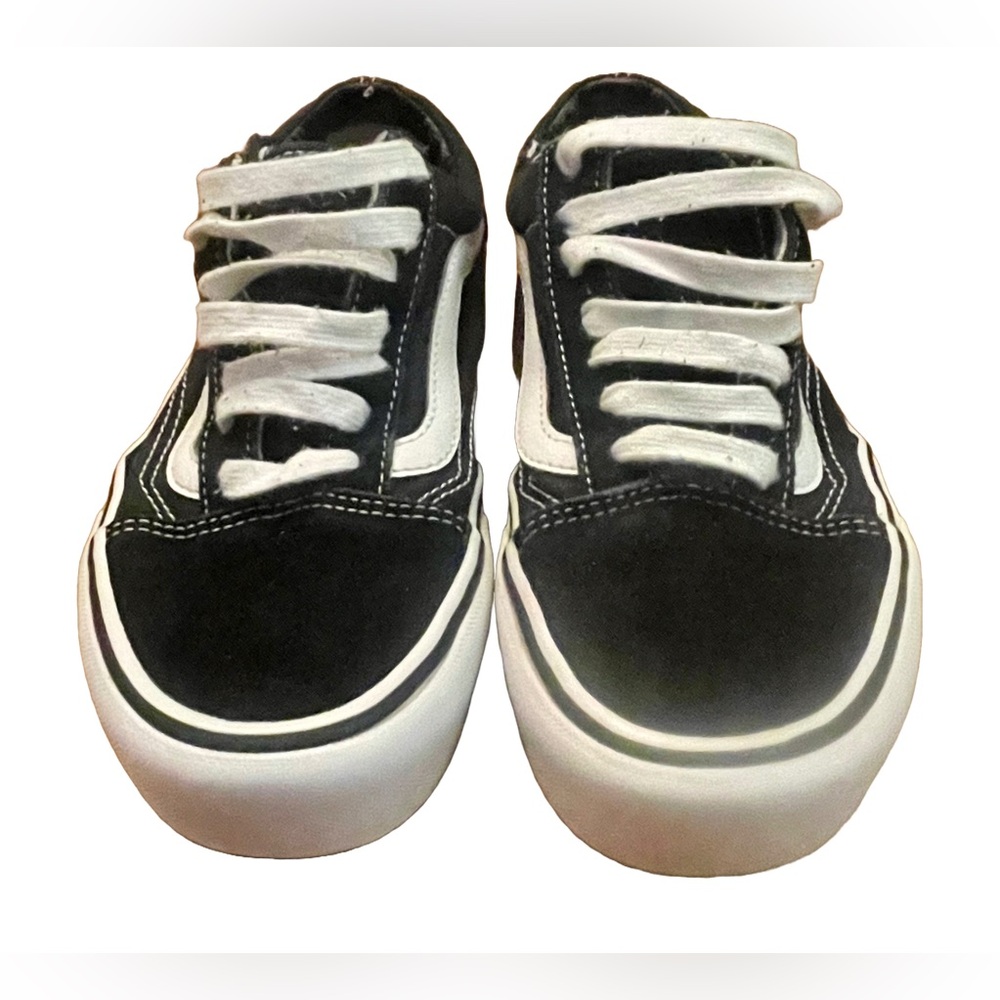Vans Women’s Size 6 Black and White Sneakers - Picture 4 of 5